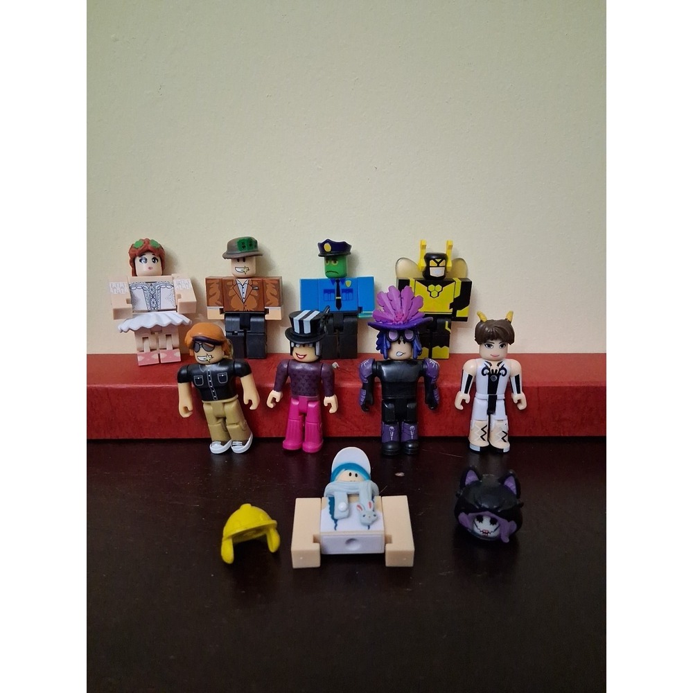 Roblox + other Mixed Lot of 8 Figures
